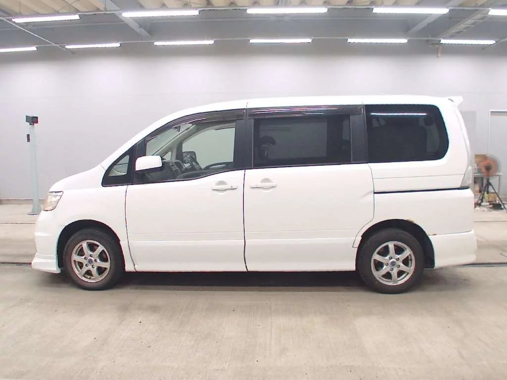 Nissan Serena  с аукциона в Японии