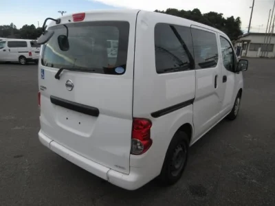 NISSAN NV200 2