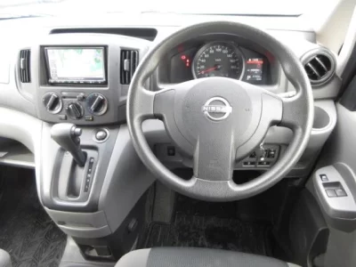 NISSAN NV200 4