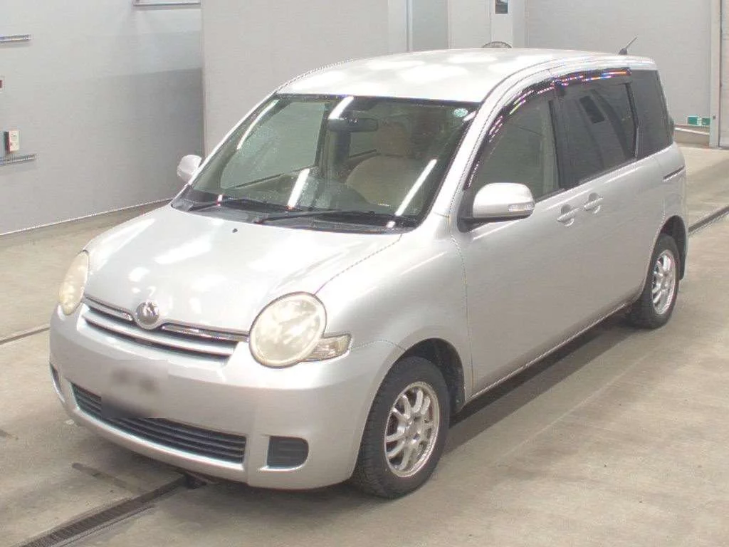 Toyota Sienta 2006