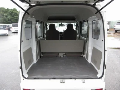 NISSAN CLIPPER VAN 3