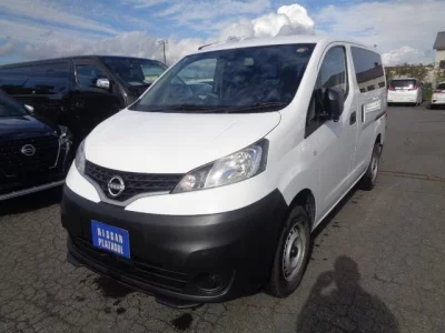 NISSAN NV200 1