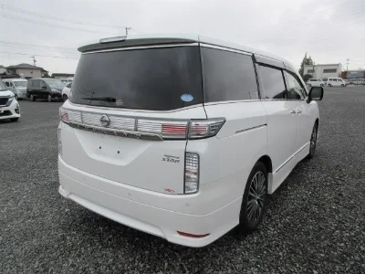 NISSAN ELGRAND 2