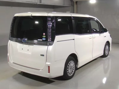 Статистика аукционов Toyota Voxy