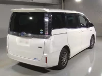 Цена авто Toyota Voxy с аукционов Японии, номер кузова ZWR80G, пробег 153 000, оценка 2