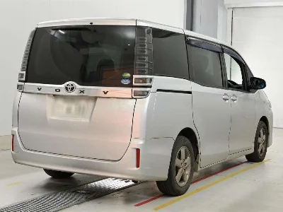 Статистика аукционов Toyota Voxy