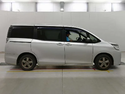 Статистика аукционов Toyota Voxy