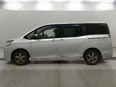 Статистика аукционов Toyota Voxy