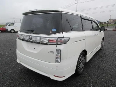 NISSAN ELGRAND 2