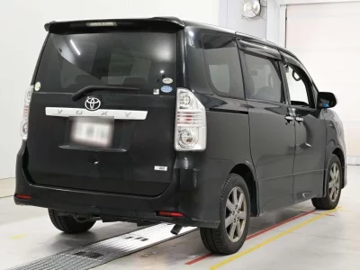 Статистика аукционов Toyota Voxy