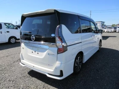 Статистика аукционов Nissan Serena
