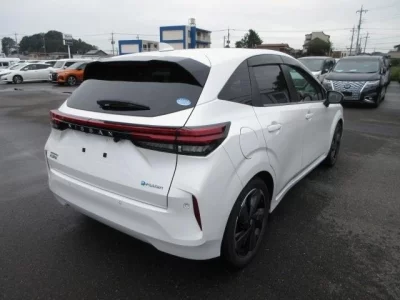 Nissan Aura