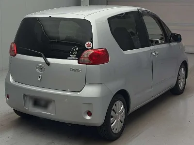 TOYOTA PORTE 2