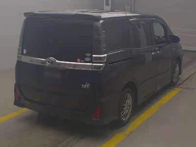 Статистика аукционов Toyota Voxy
