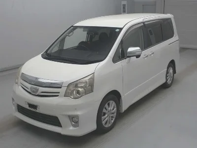 TOYOTA NOAH 1
