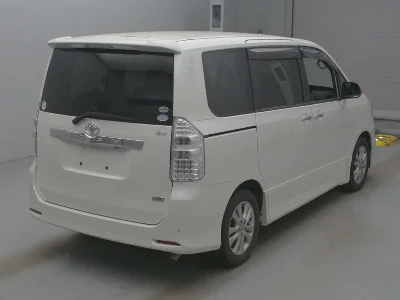 TOYOTA NOAH 2