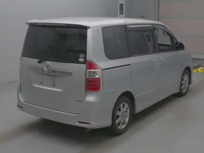 TOYOTA NOAH 2