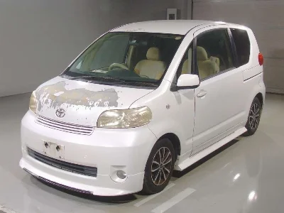 TOYOTA PORTE 1