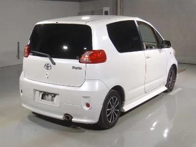 TOYOTA PORTE 2