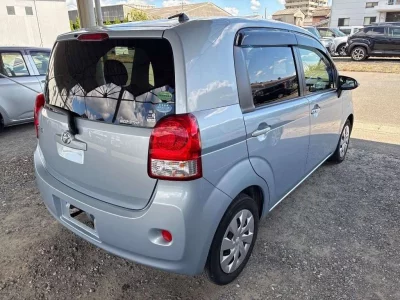 TOYOTA PORTE 2