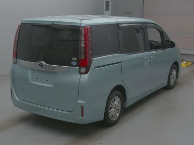TOYOTA NOAH 1