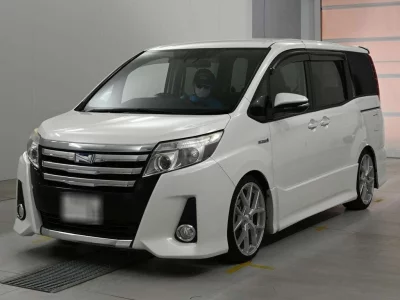 TOYOTA NOAH 1