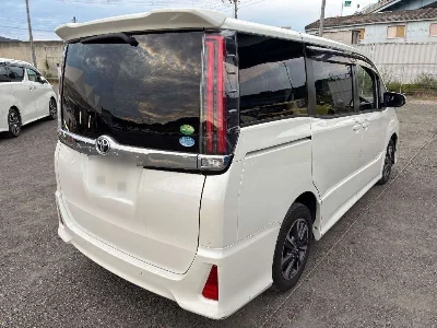 TOYOTA NOAH 2