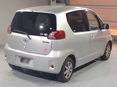 TOYOTA PORTE 2