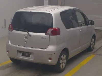 TOYOTA PORTE 2