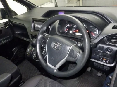 TOYOTA NOAH 3