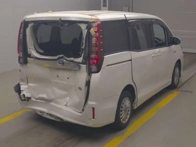 TOYOTA NOAH 2