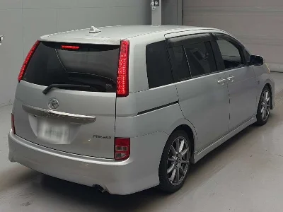 TOYOTA ISIS 2