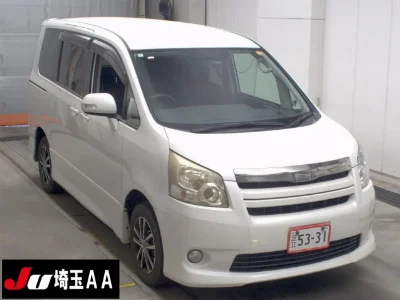 TOYOTA NOAH 1