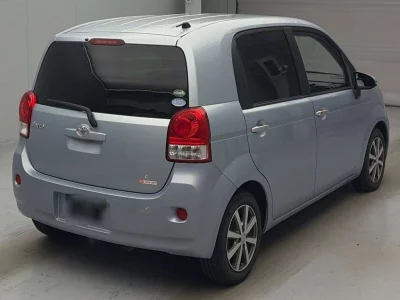TOYOTA PORTE 2