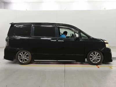 Статистика аукционов Toyota Voxy