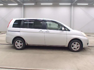 TOYOTA ISIS 3