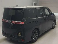 Цена авто Toyota Voxy с аукционов Японии, номер кузова ZWR90W, пробег 89 000, оценка 8