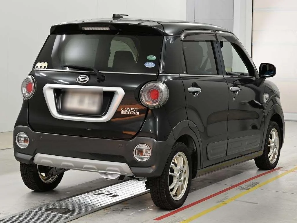 Daihatsu Cast  с аукциона в Японии
