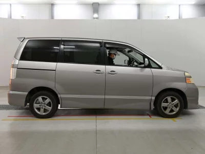Статистика аукционов Toyota Voxy