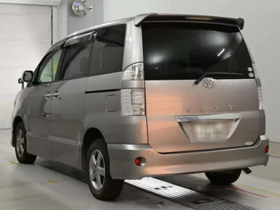 Статистика аукционов Toyota Voxy
