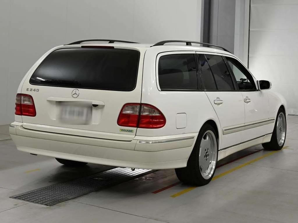 Mercedes-Benz E-Class  с аукциона в Японии