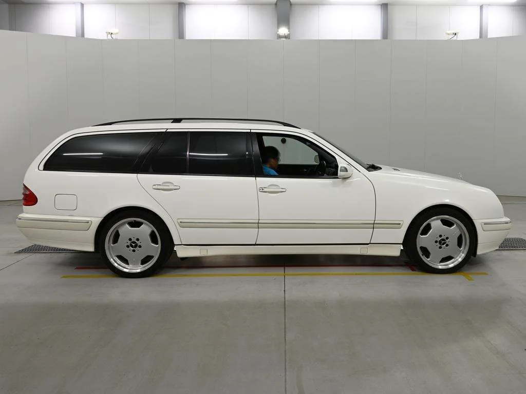 Mercedes-Benz E-Class  с аукциона в Японии