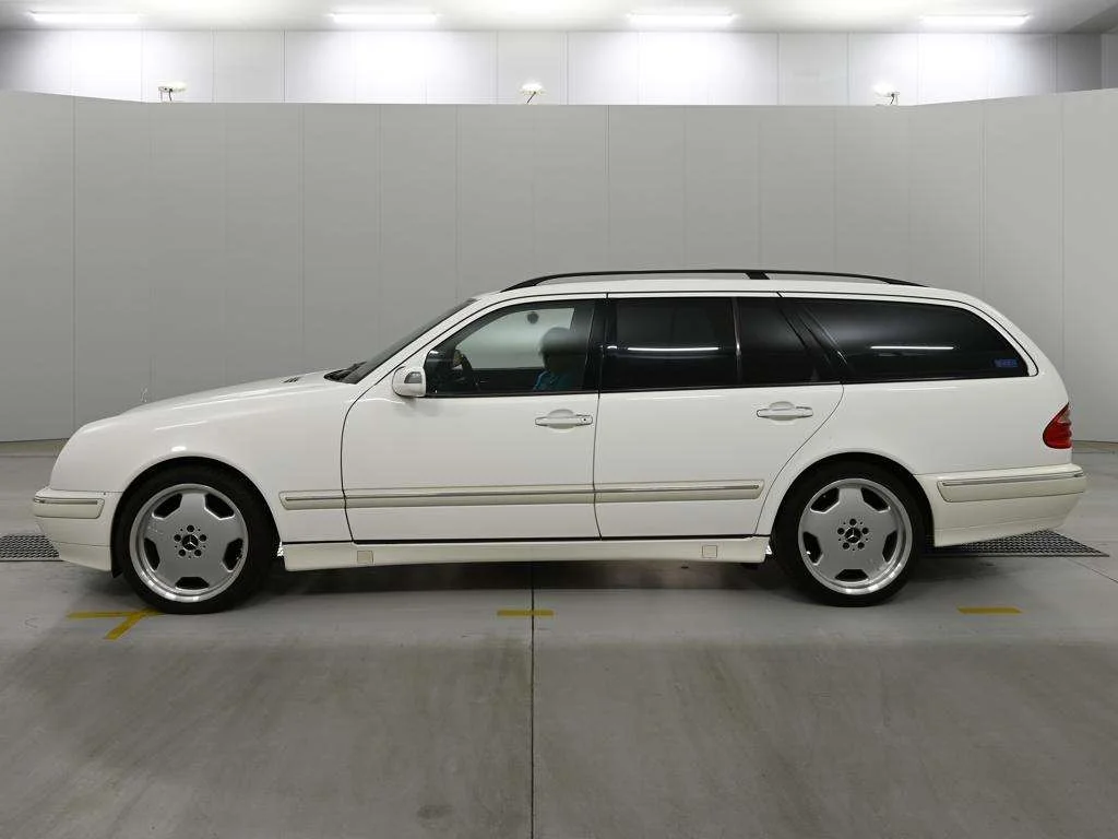 Mercedes-Benz E-Class  с аукциона в Японии