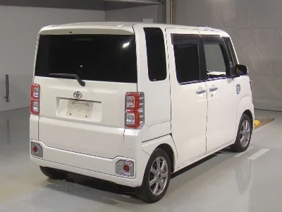 Toyota Pixis Mega