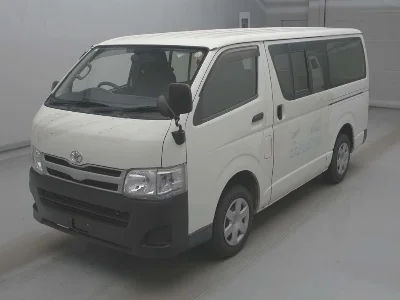 TOYOTA REGIUS VAN 1