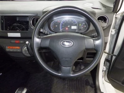 SUBARU LUCRA 4