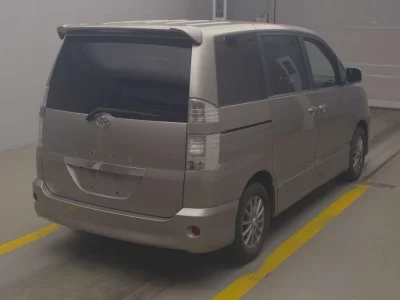 Статистика аукционов Toyota Voxy