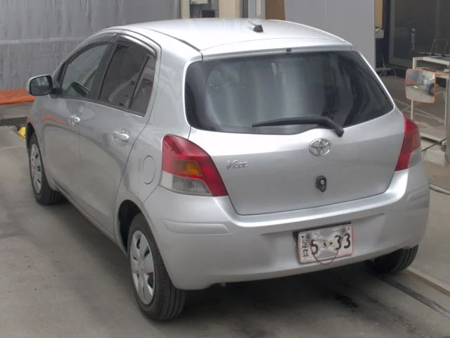 Toyota Vitz  с аукциона в Японии