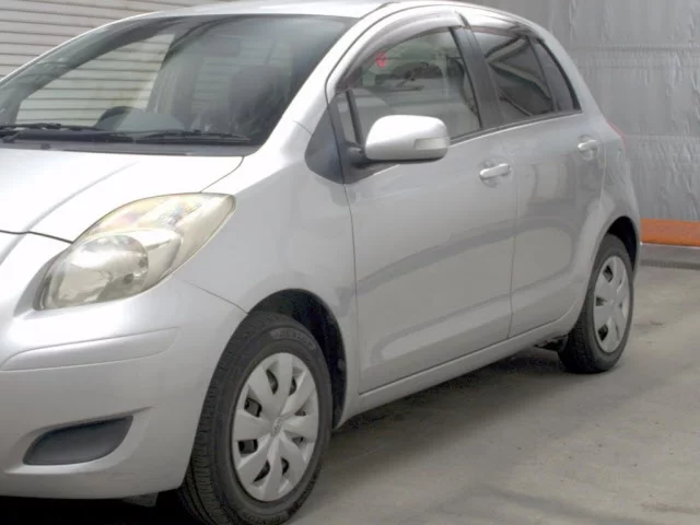 Toyota Vitz  с аукциона в Японии