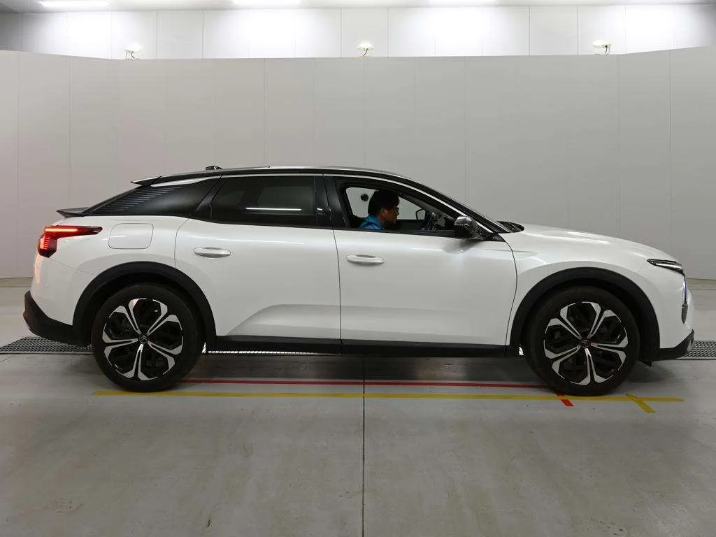 Citroen C5 X  с аукциона в Японии